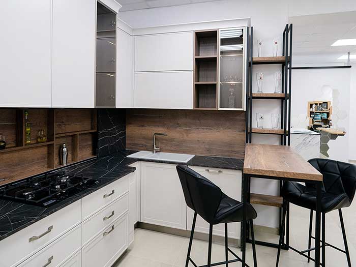 светлая угловая кухня